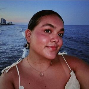 Meet your Posher, Laura maría